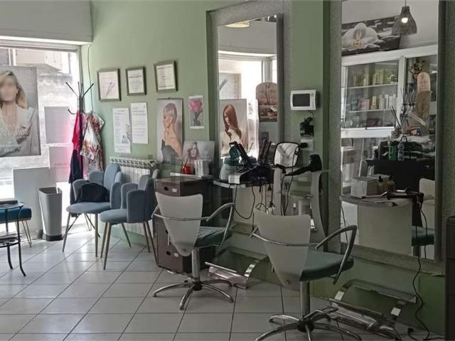 Locale Commerciale in vendita a Meda, Monza e della Brianza