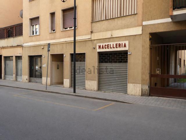 Locale Commerciale in vendita a Piemonte, Alessandria