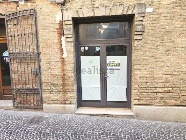 Locale Commerciale in vendita a Santa Caterina, Penne