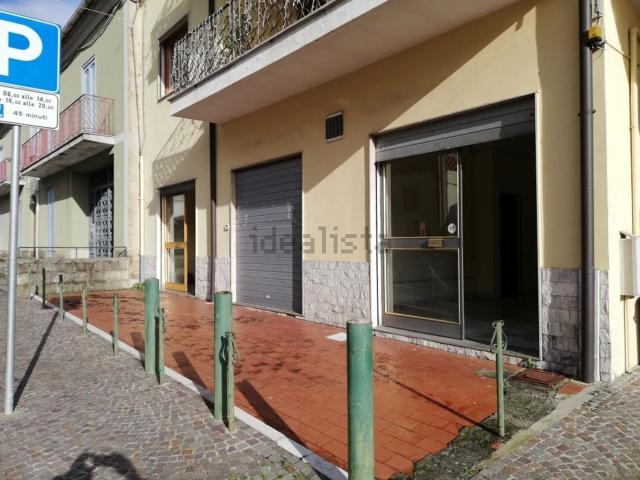 Locale Commerciale in vendita a Alvignano, Campania