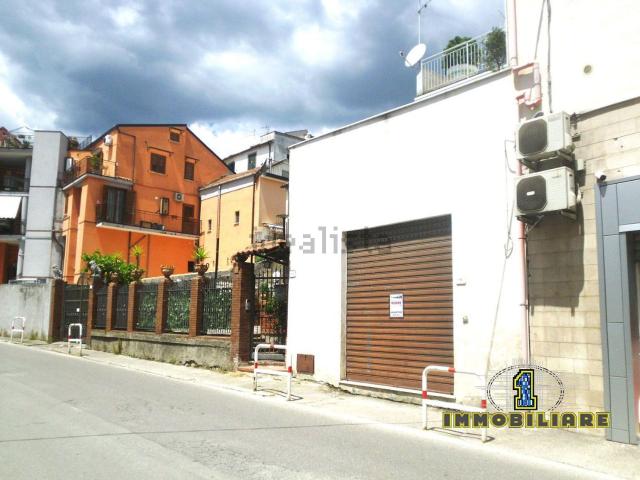 Locale Commerciale in vendita a Votraci, Montecorvino