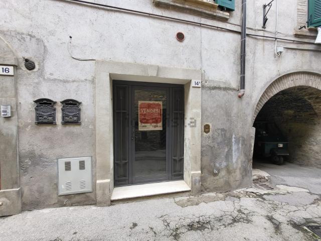 Locale Commerciale in vendita a Bevagna, Umbria