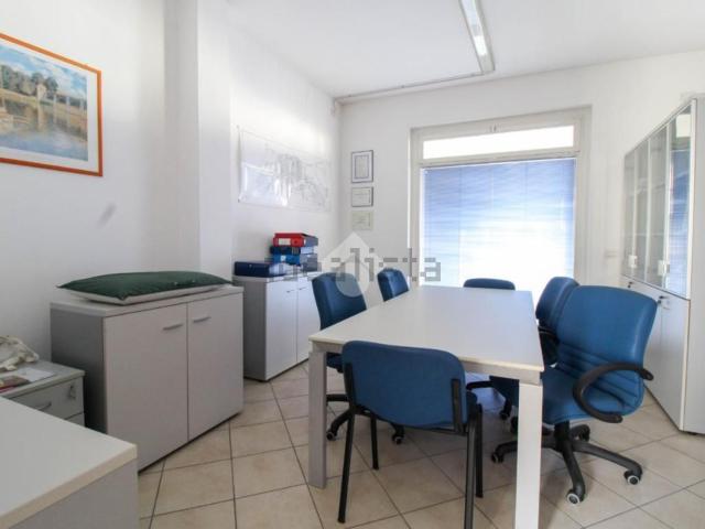 Locale Commerciale in vendita a Chiari, Lombardia