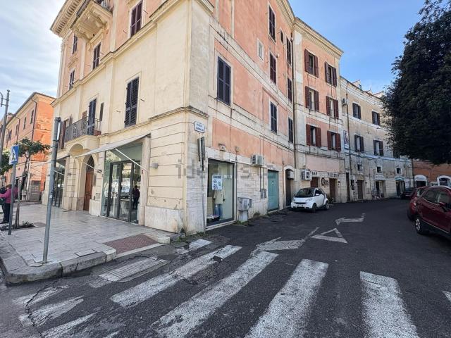 Locale Commerciale in vendita a Terracina, Lazio