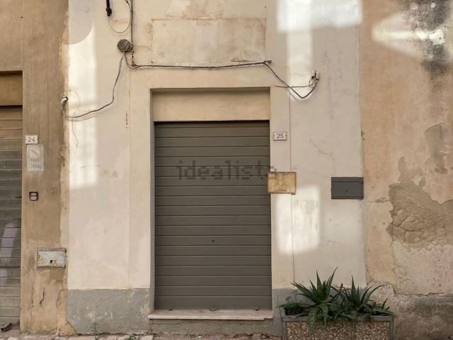 Locale Commerciale in vendita a Chiaramonte Gulfi, Sicilia