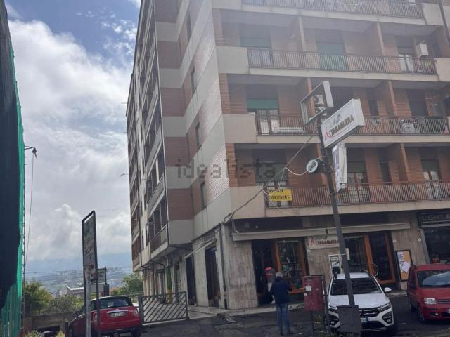 Locale Commerciale in vendita a Calabria, Cosenza