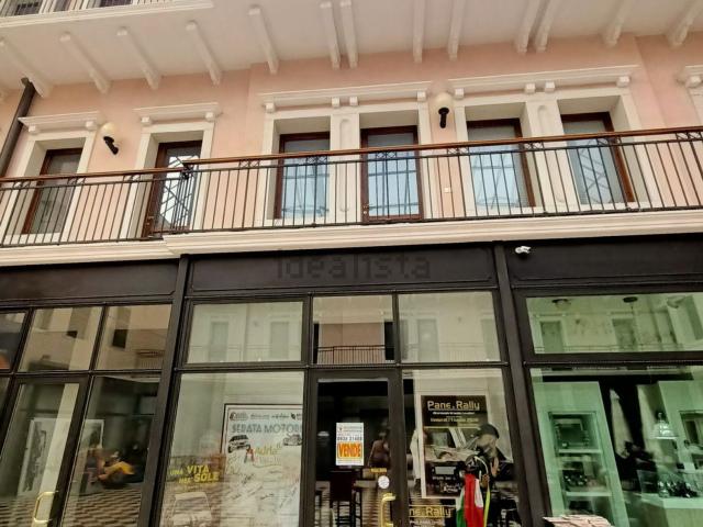 Locale Commerciale in vendita a Borgo Dolomiti, Adria