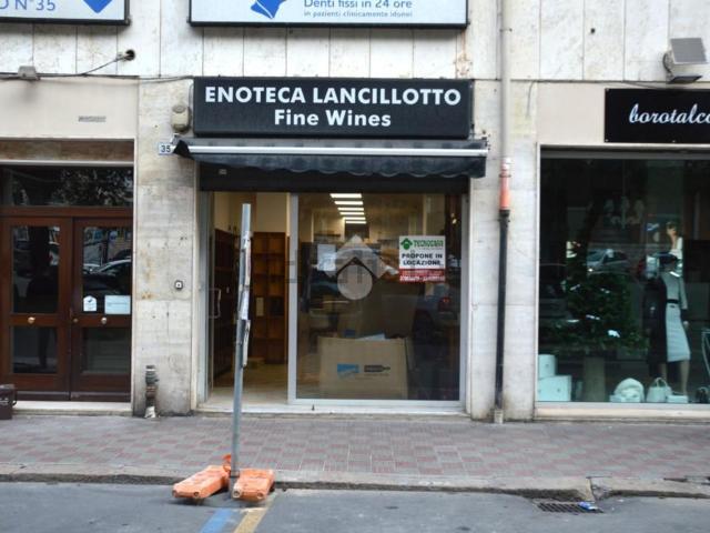 Locale Commerciale in vendita a San Benedetto, Cagliari