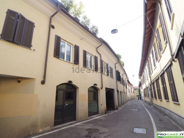 Locale Commerciale in vendita a Volta-Prealpi, Saronno