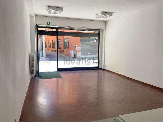 Locale Commerciale in vendita a Villaggio Trieste, Cantù