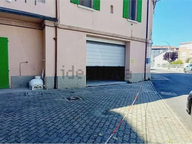 Locale Commerciale in vendita a Unione di Comuni della Romagna Forlivese, Quattro