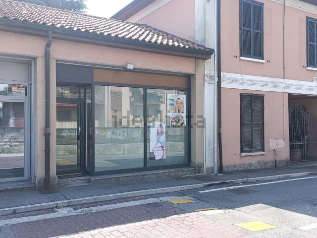 Locale Commerciale in vendita a Gazzada, Gazzada Schianno