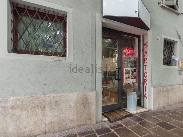 Locale Commerciale in vendita a Zona Centro, Brescia