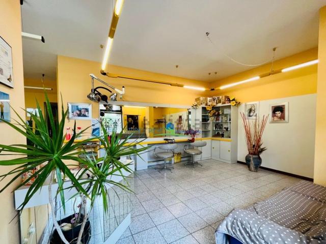 Locale Commerciale in vendita a Pieve A Nievole, Toscana