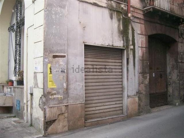 Locale Commerciale in vendita a Caserta, Campania