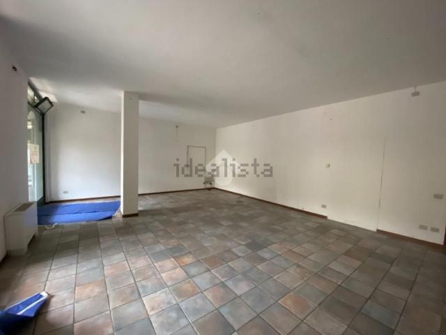 Locale Commerciale in vendita a Gorlago, Lombardia