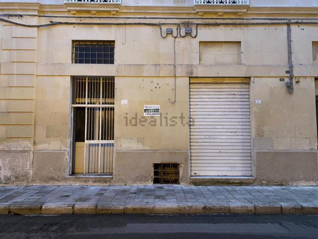 Locale Commerciale in vendita a Puglia, Lecce