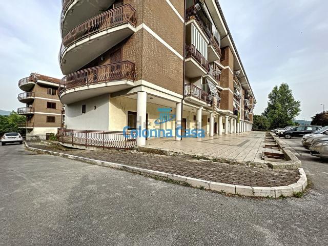 Locale Commerciale in vendita a Avellino, Campania