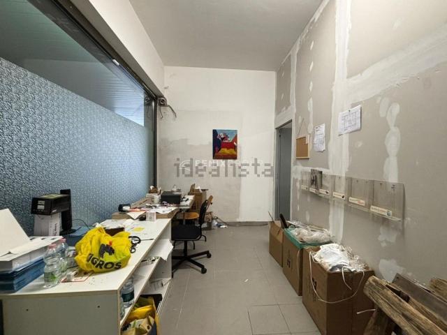 Locale Commerciale in vendita a Locate Triulzi, Lombardia