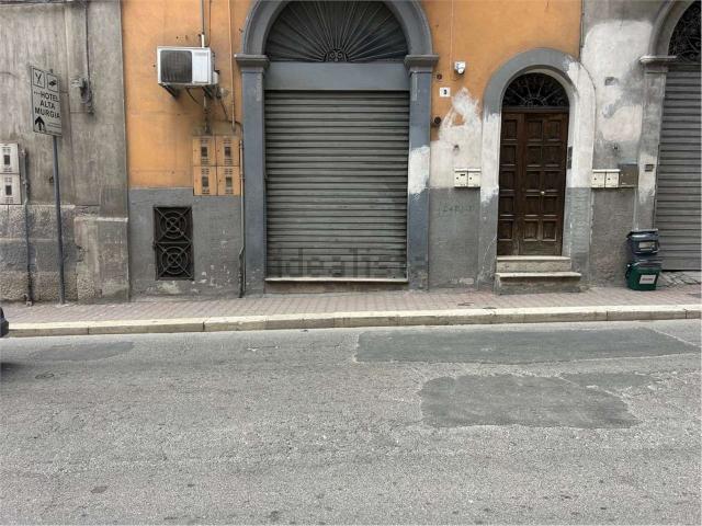 Locale Commerciale in vendita a Puglia, Bari