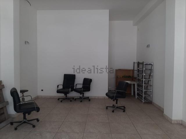 Locale Commerciale in vendita a Sciarelle, Acireale