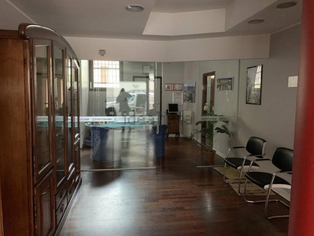 Locale Commerciale in vendita a Altopiano di Seveso, Seveso
