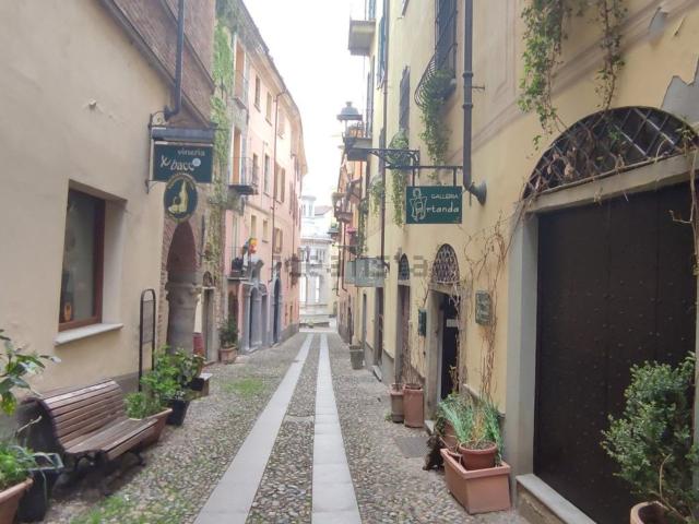 Locale Commerciale in vendita a Acqui Terme, Alessandria