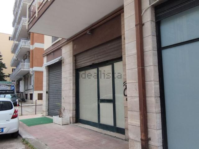 Locale Commerciale in vendita a Poggiofranco, Bari