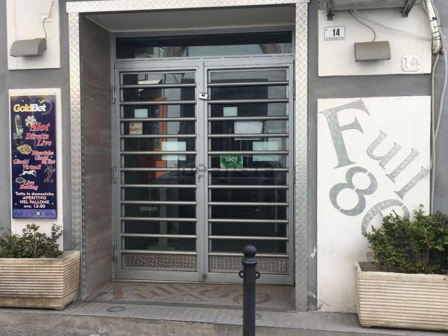 Locale Commerciale in vendita a Portici, Campania