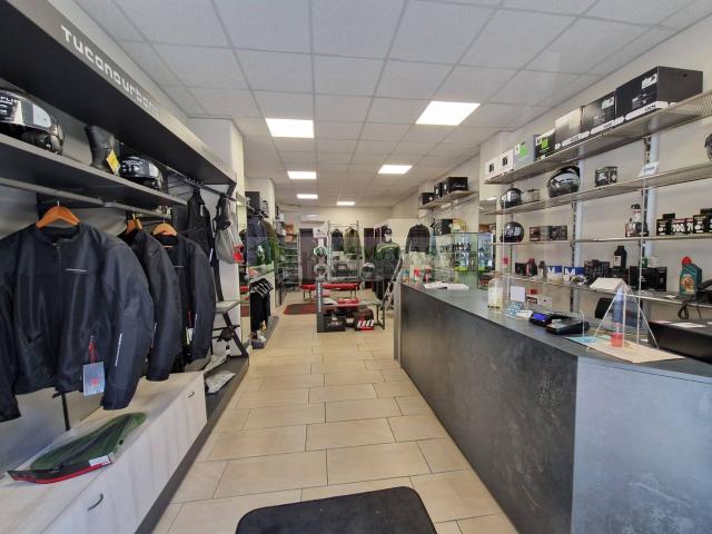 Locale Commerciale in vendita a Borgo-Sanzio, Catania