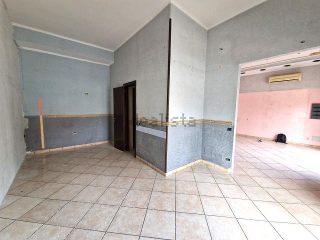 Locale Commerciale in vendita a Marano Di Napoli, Campania