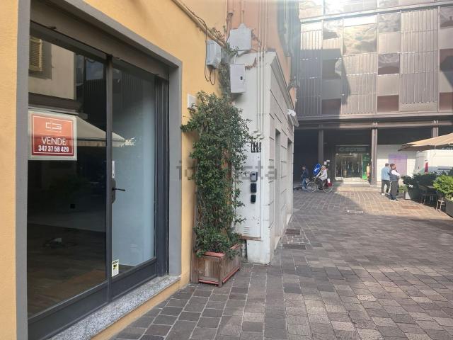 Locale Commerciale in vendita a Sant'Agostino, Como