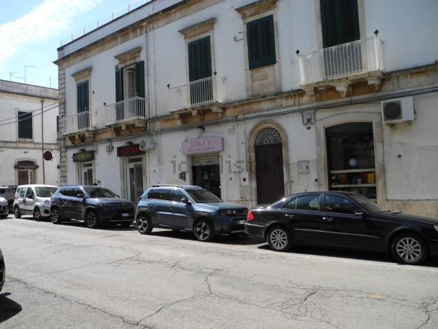 Locale Commerciale in vendita a Puglia, Taranto