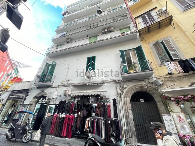 Locale Commerciale in vendita a Municipalità 2, Campania