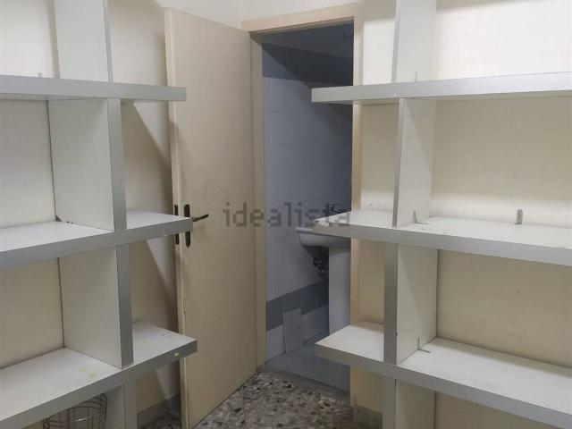 Locale Commerciale in vendita a Municipio 1, Puglia