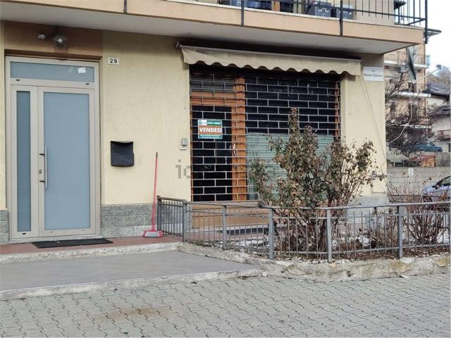 Locale Commerciale in vendita a Quart, Aosta