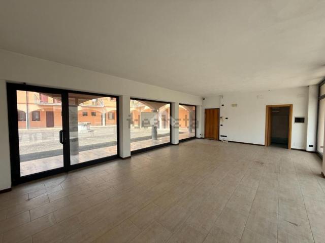 Locale Commerciale in vendita a Schiavon, Veneto