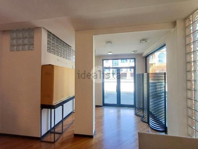 Locale Commerciale in vendita a Castel Rozzone, Lombardia