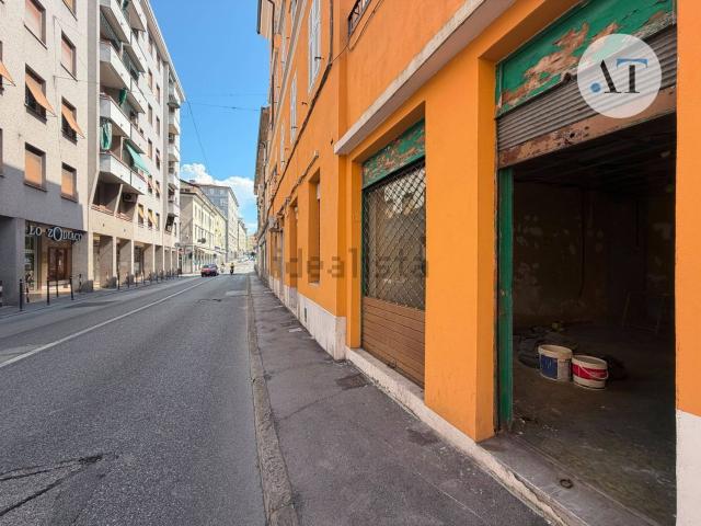 Locale Commerciale in vendita a Barriera Vecchia-San Giacomo, Villa Opicina