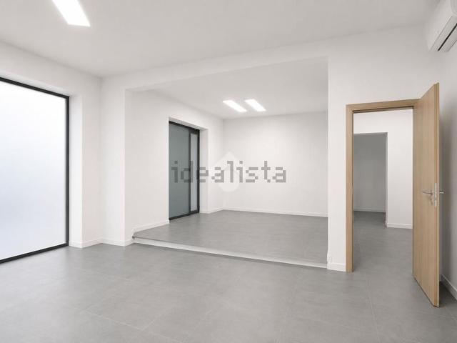 Locale Commerciale in vendita a Capriate San Gervasio, Lombardia