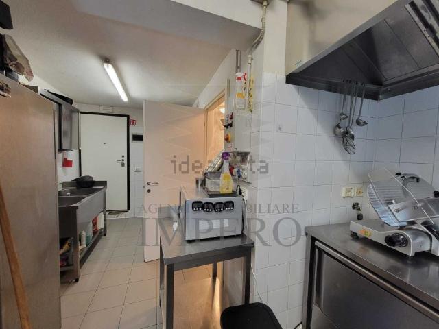 Locale Commerciale in vendita a Bordighera, Liguria