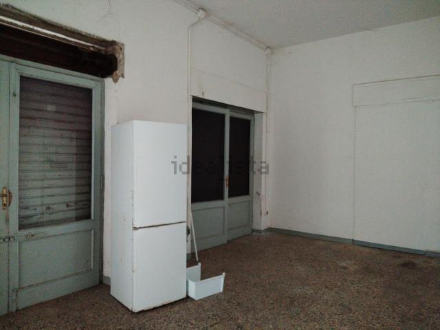 Locale Commerciale in vendita a Cospea, Terni