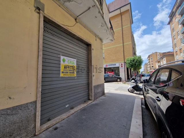 Locale Commerciale in vendita a San Lazzaro, Isernia