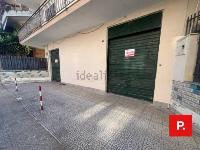 Locale Commerciale in vendita a Casagiove, Campania