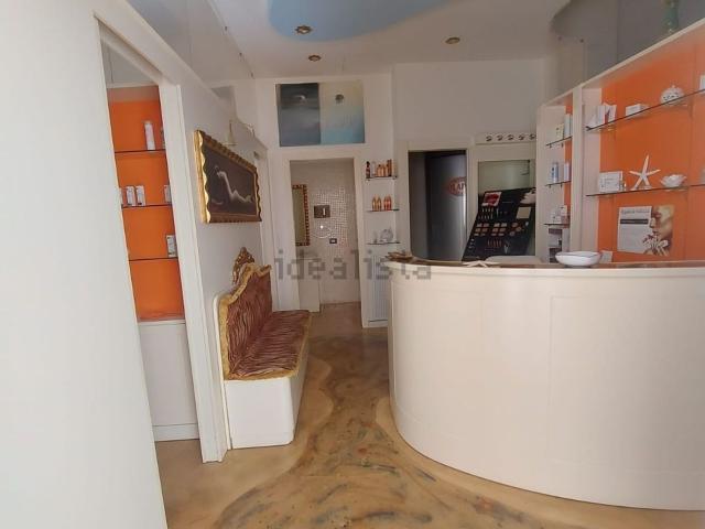 Locale Commerciale in vendita a Puglia, Taranto