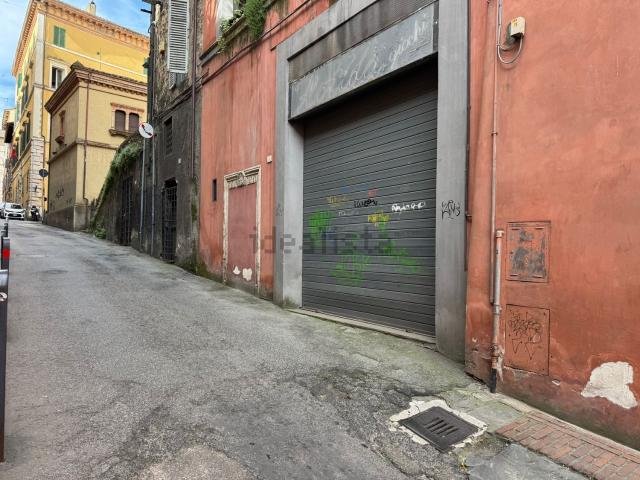 Locale Commerciale in vendita a Sant'Erminio, Cenerente