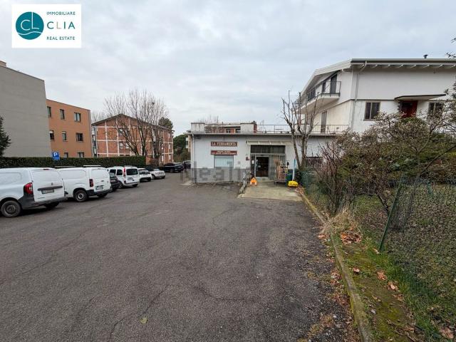 Locale Commerciale in vendita a Prestino, Como