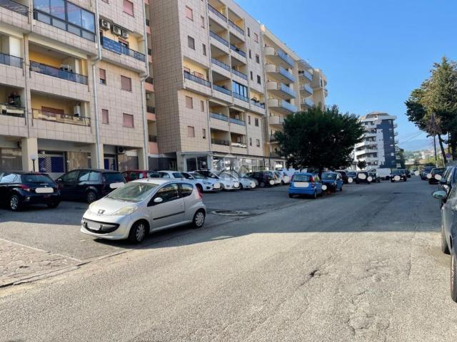 Locale Commerciale in vendita a Calabria, Cosenza