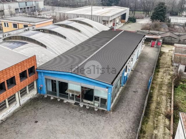 Locale Commerciale in vendita a Casalpusterlengo, Lombardia