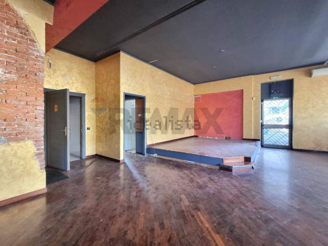 Locale Commerciale in vendita a Sant'Albino, Monza